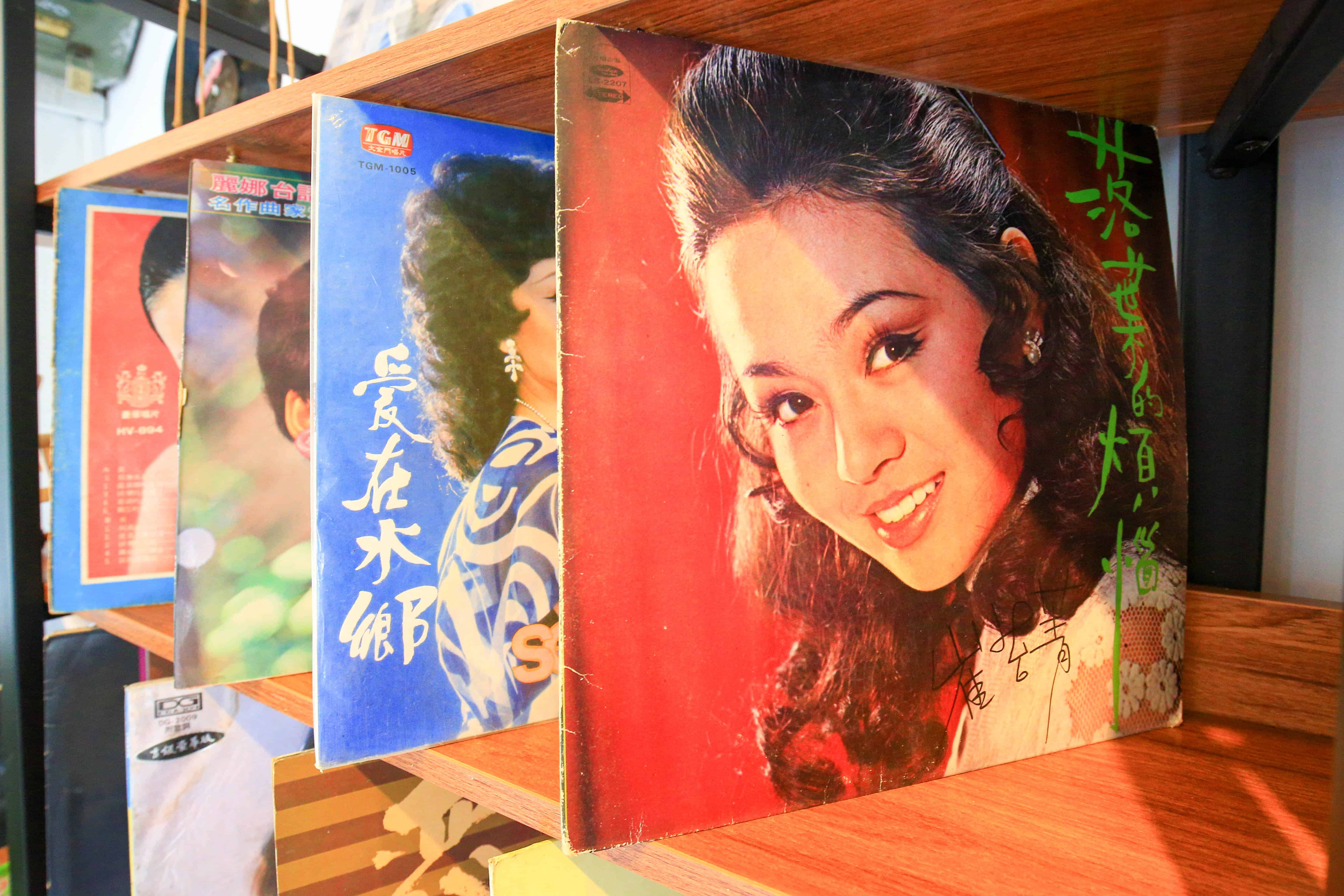 花蓮新城景點、懷舊曲 |雜貨店變身黑膠唱片館,咖啡香中的小城故事 12 473A8265